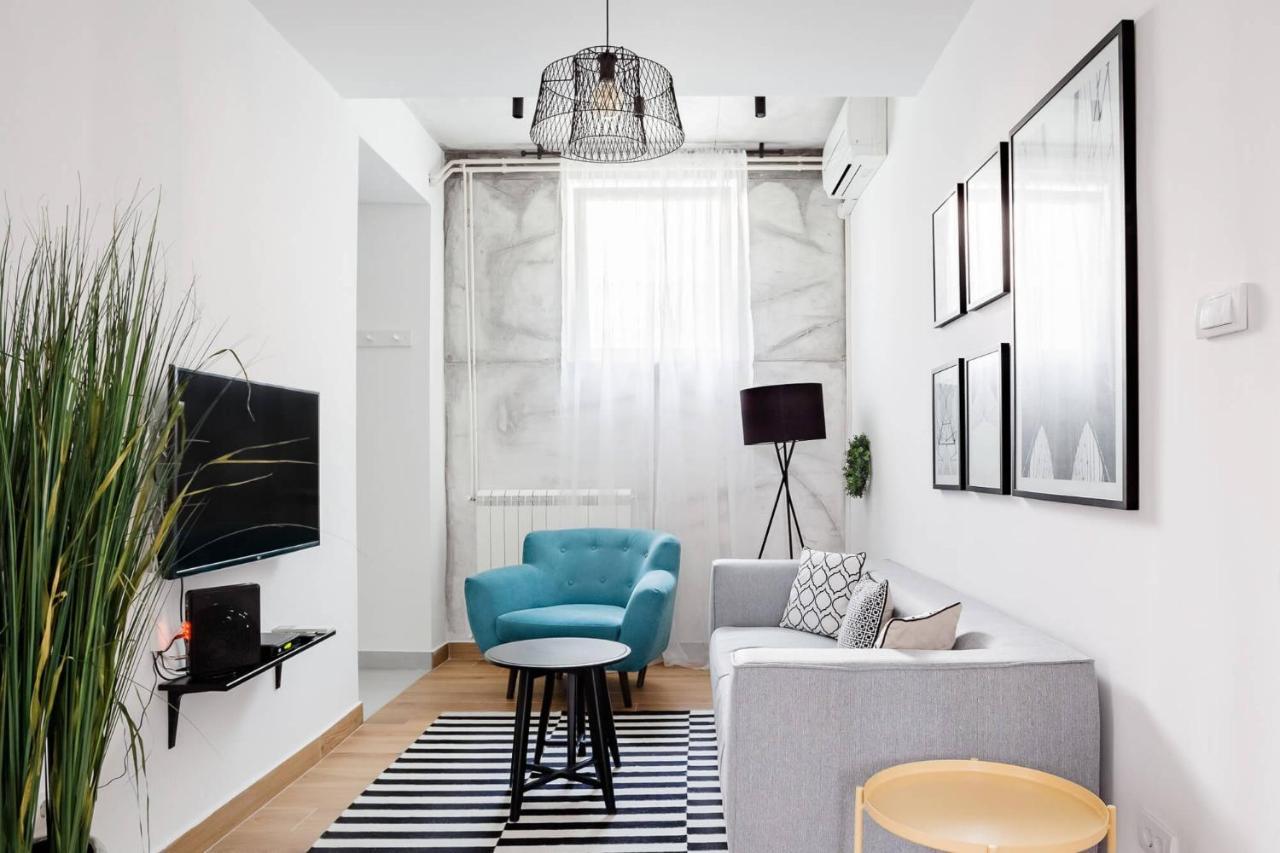 Hostgost Selected - Molerova 9 *