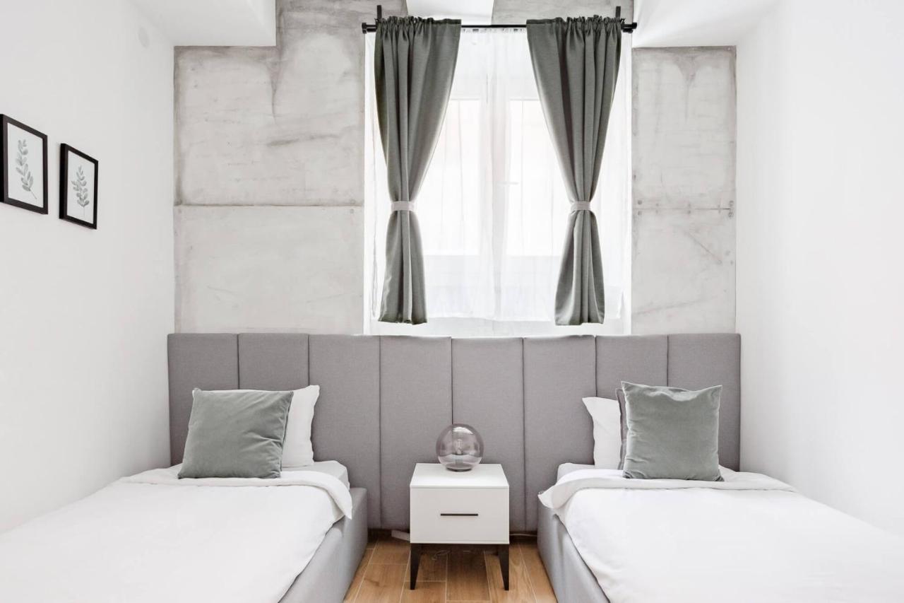 Hostgost Selected - Molerova 9